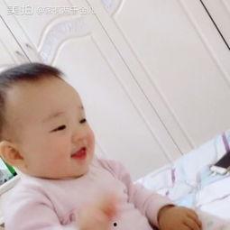 小孩打婴儿视频,小孩恶意攻击婴儿，引发社会广泛关注